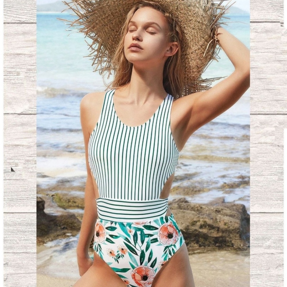 😍Cupshe stripe floral one piece swimsuit😍